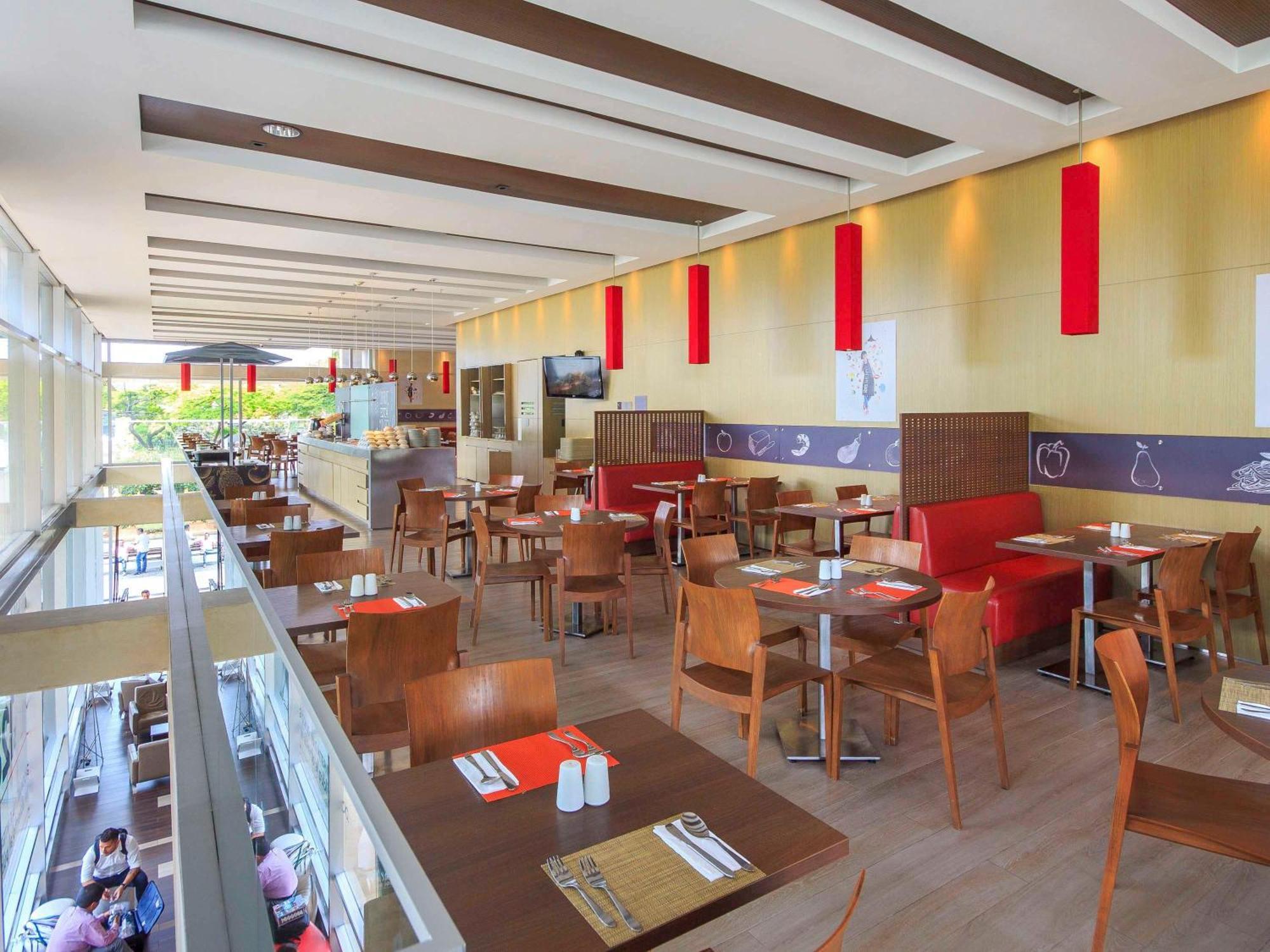 Ibis Medellin Hotell Exteriör bild