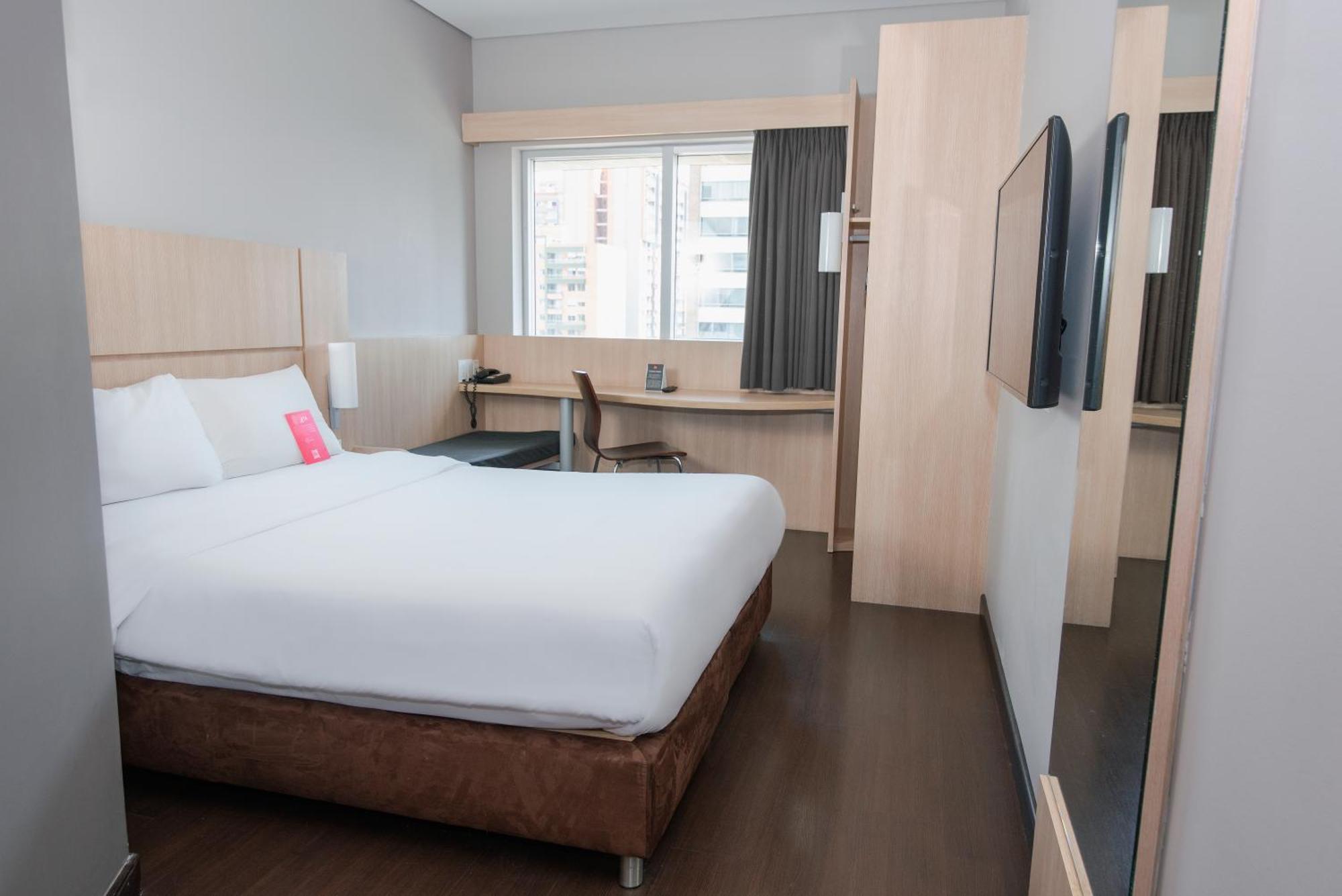Ibis Medellin Hotell Exteriör bild