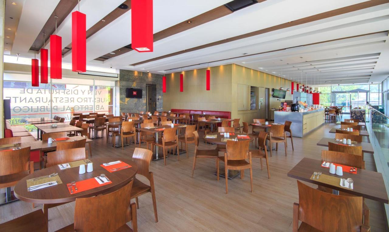 Ibis Medellin Hotell Exteriör bild